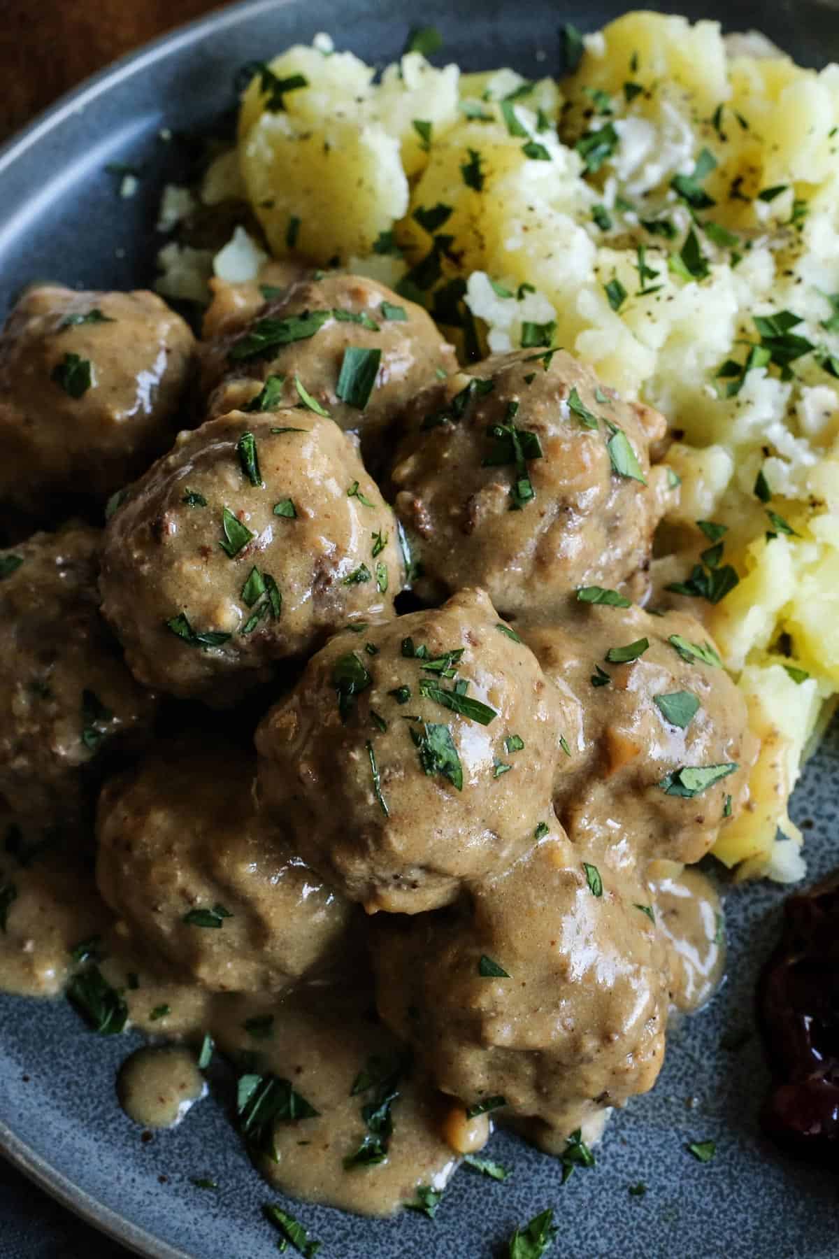 Easy Swedish Meatballs with Creamy Sauce