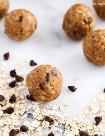 No-Bake Oats and Chocolate Protein Bites