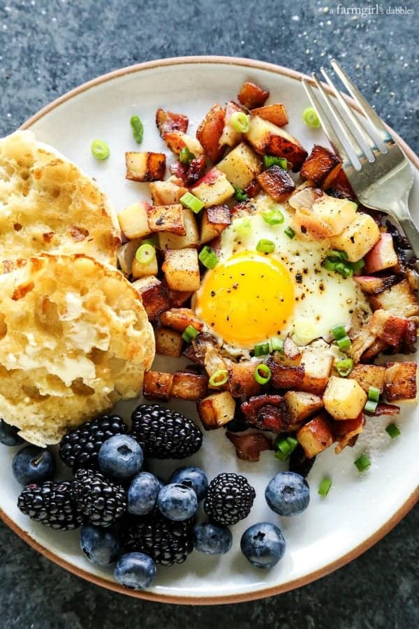 Skillet Fried Potatoes with Bacon and Eggs • a farmgirl's dabbles