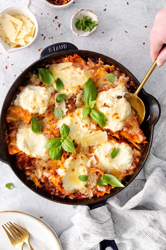 Easy Skillet Lasagna (One Pot Lasagna) l A Farmgirl's Dabbles