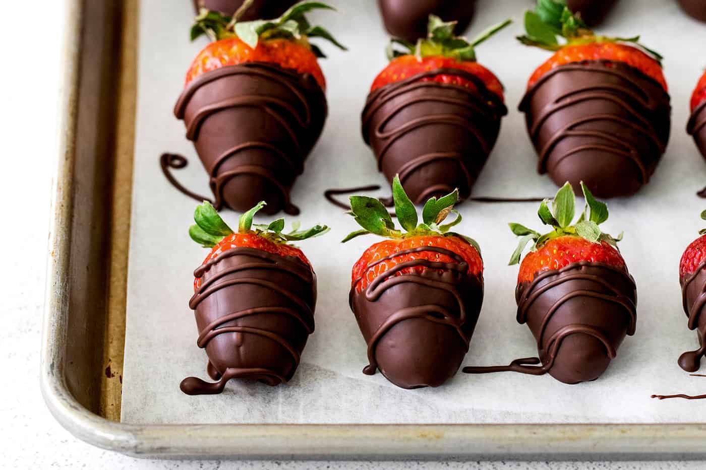 Easy Chocolate Covered Strawberries - 3 Ingredients!