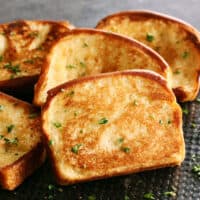 Easy Texas Toast Garlic Bread l A Farmgirl's Dabbles
